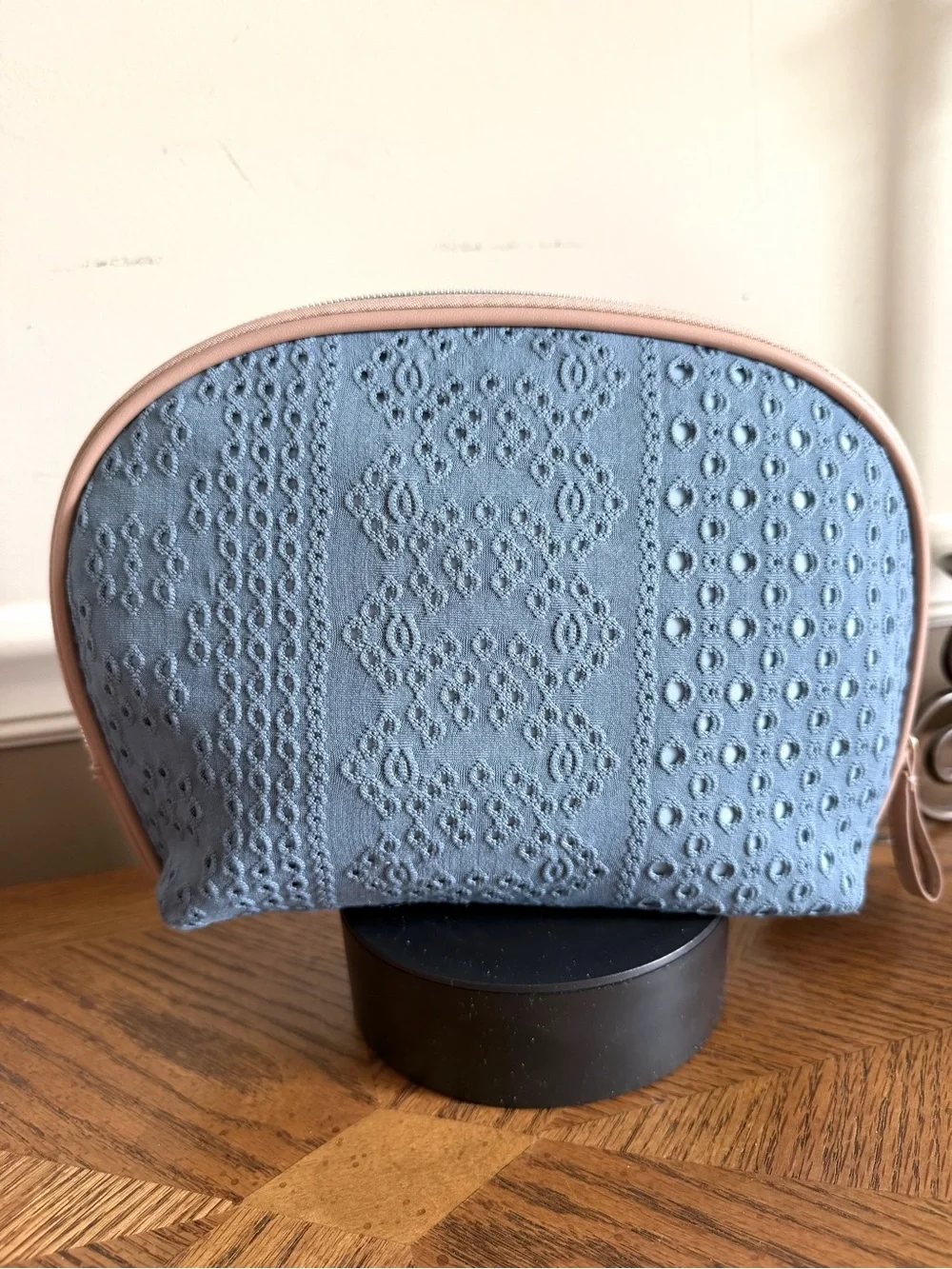 Ulta NWT Large Zippered Cosmetic Makeup Bag BLUE Eyelet 10.5